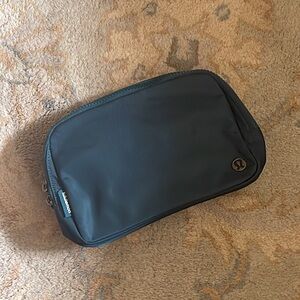 Lululemon Everywhere Belt Bag Large